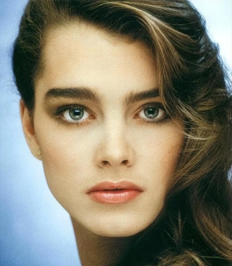 波姬·小丝|“网坛传奇”阿加西:娶波姬小丝2年离婚,二婚格拉芙,恩爱21年