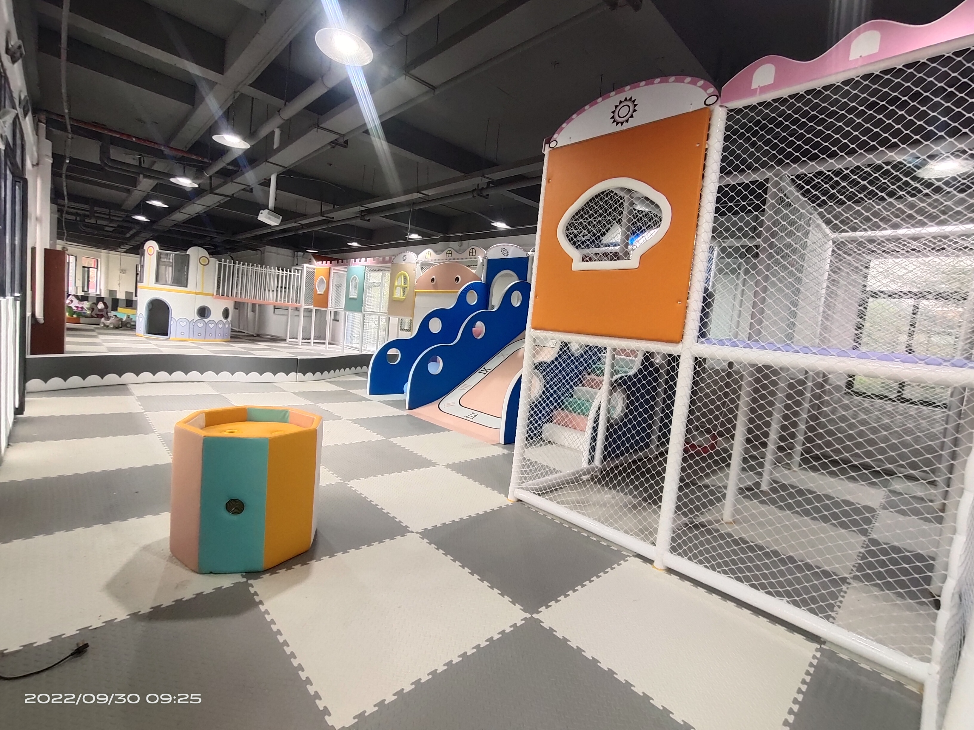 游乐园|龙里油画乐园——游无尽,乐无边