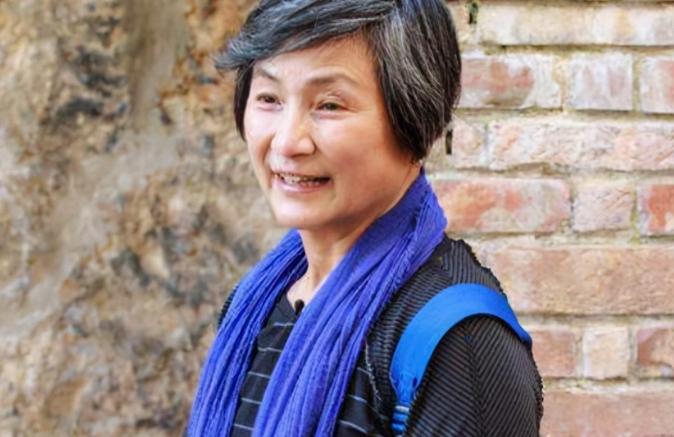 郑佩佩|17岁出道，46岁复出，因拍《唐伯虎点秋香》走红，如今耄耋之年生活难以自理