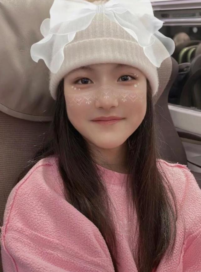 王诗龄|李湘女儿晒劳斯莱斯幻影,星空顶抢镜,网友称太奢侈
