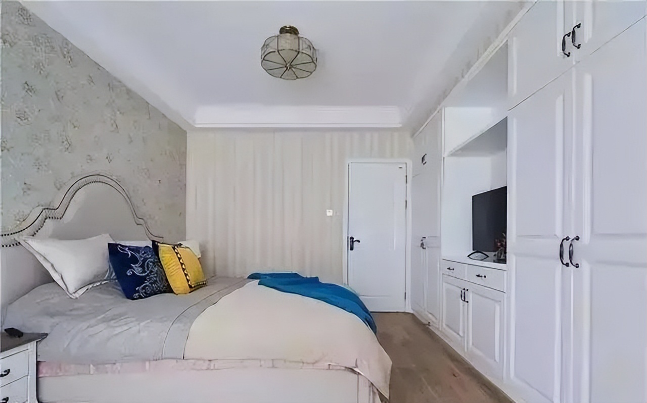 参观新房，一进门就看呆了，超喜欢卧室的嵌入式收纳柜