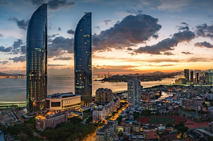 黄鹤楼|厦门高楼林立，游人络绎不绝，人山人海