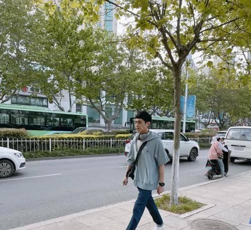 张若昀 明星为了减肥很拼：张若昀为拍戏瘦成三角脸，吴谨言十岁开始节食