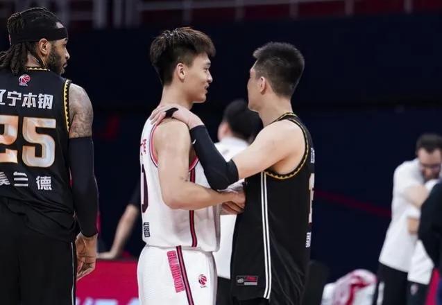 苏伟|苏伟握手被无视，赵睿疑似不满，阿联强撑无意义，周琦恐提前回归
