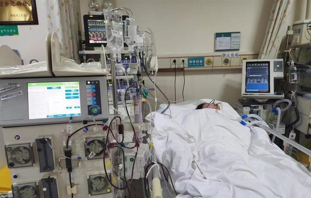 14岁女孩误喝饮料瓶装敌草快,有钱能活,没钱等死
