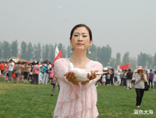 芙蓉姐姐|45岁芙蓉姐姐现状:从人人嘲笑到低调富婆,她才是最清醒的那一个