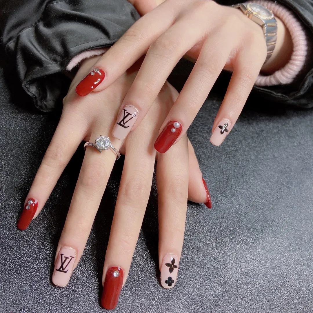 李冰冰 适合黄黑肤色姐妹的显白新年款美甲~