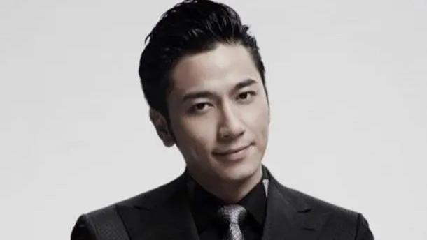 吴卓羲|吴卓羲太接地气了，跟路人拼桌吃饭聊天，没有一点明星的架子