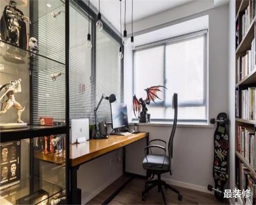 经过了一次失败的装修，他终于住进了满意的家，全家人都夸他高明