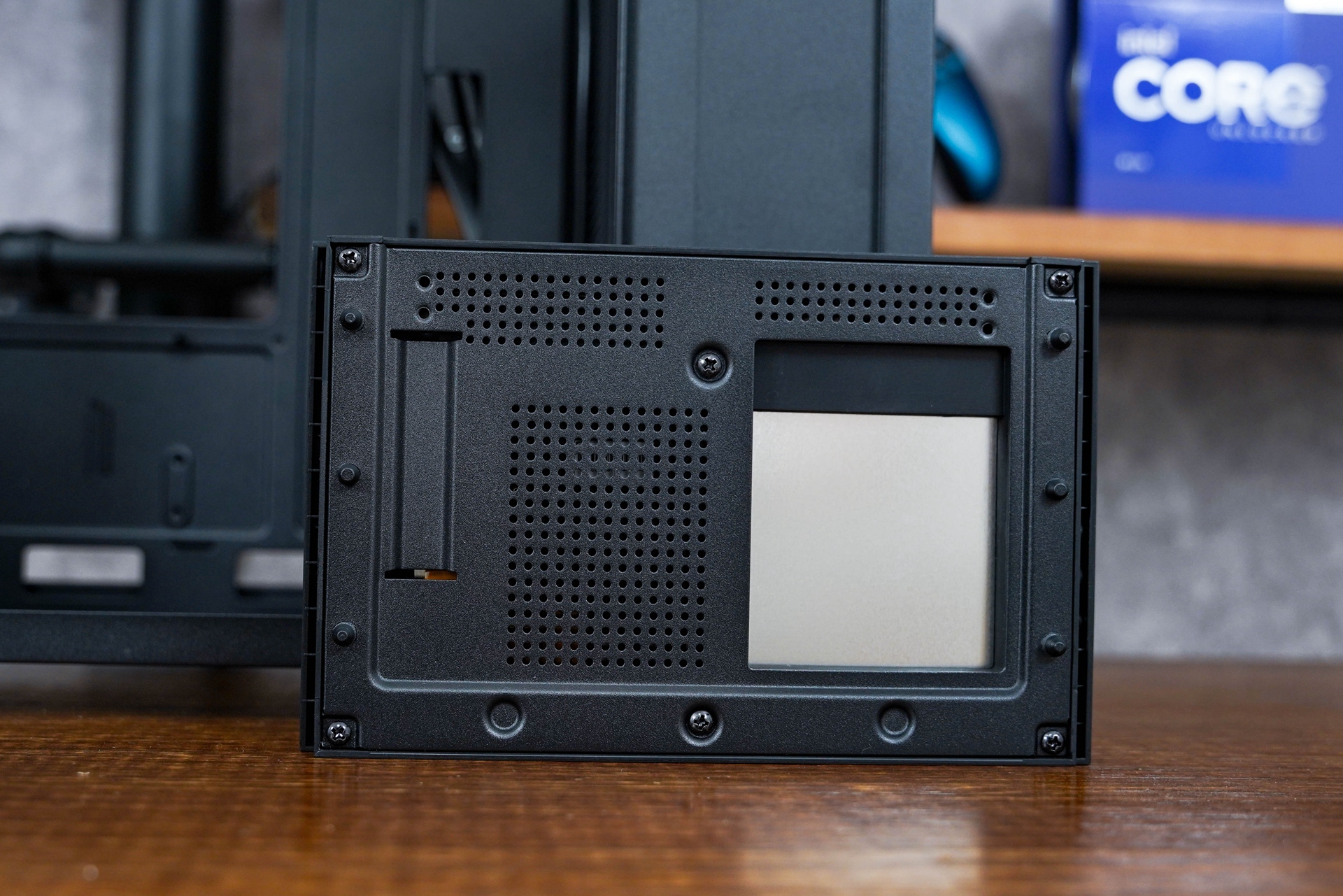 裁员|打破“行业内卷”性价比爆品,549元的JONSBO D31 Mesh装机体验