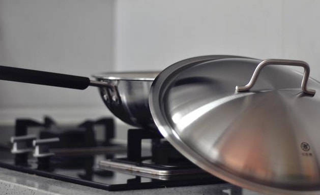 铁锅、不锈钢锅、不粘锅哪个好?我都用过,讲讲使用体验!