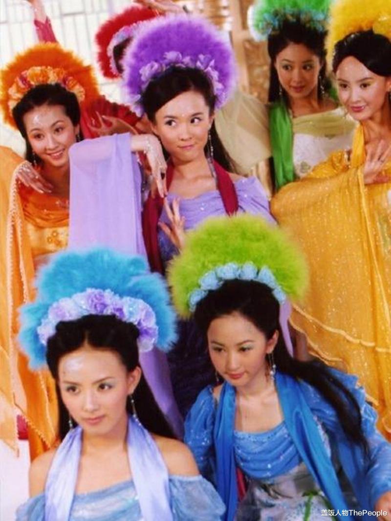 萧蔷|同是满头扇子,贾静雯经典,蔡少芬诡异,萧蔷正面惊艳背后惊吓