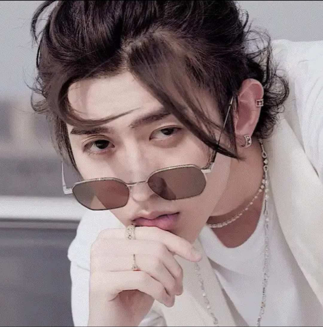 明星|曝蔡徐坤机场耍大牌,坐飞机让保镖堵门,阻挡乘客疑似让明星先下