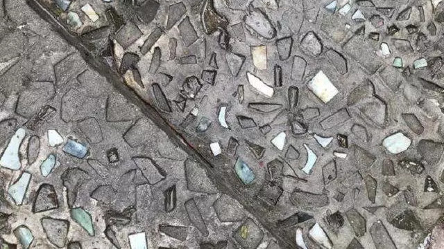 |镶嵌7777颗玉石的“中缅友谊桥”，过桥费仅30，玉石却所剩无几