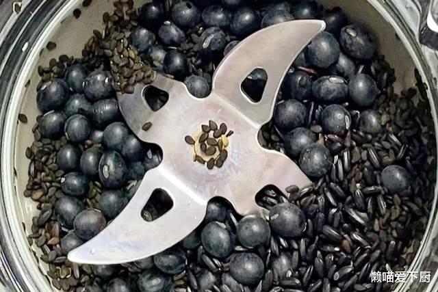 黑豆|入冬后,这3种黑色食物是绝配,建议每天吃1点,轻松过冬精力足