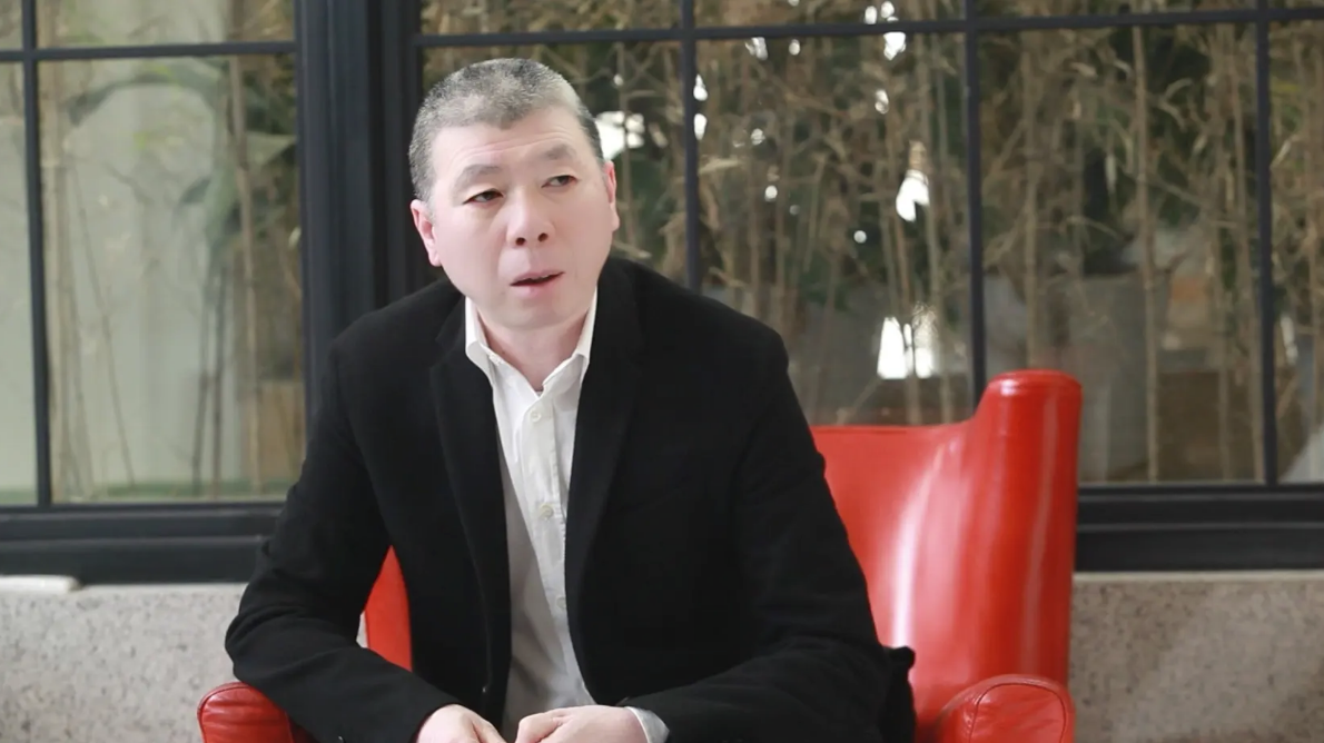 冯小刚|“国内捞金，跑到国外潇洒”？冯小刚徐帆夫妇被曝定居美国，购买豪宅