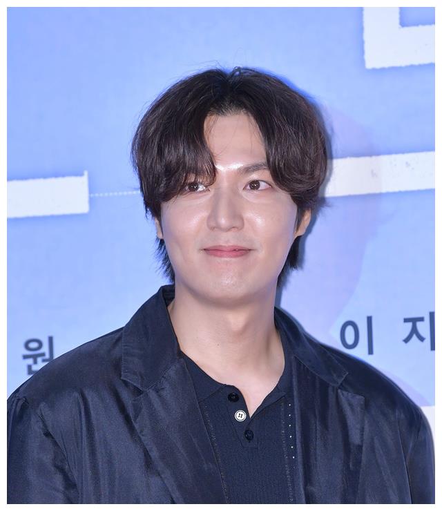 韩国男星约好一起“变脸”？李敏镐李钟硕李栋旭脸肿，尼坤发福