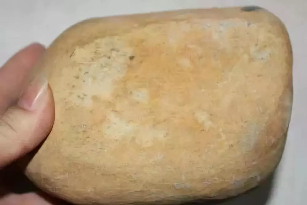 |“神仙难断寸玉”!赌石中,什么样的翡翠皮壳容易出高货?