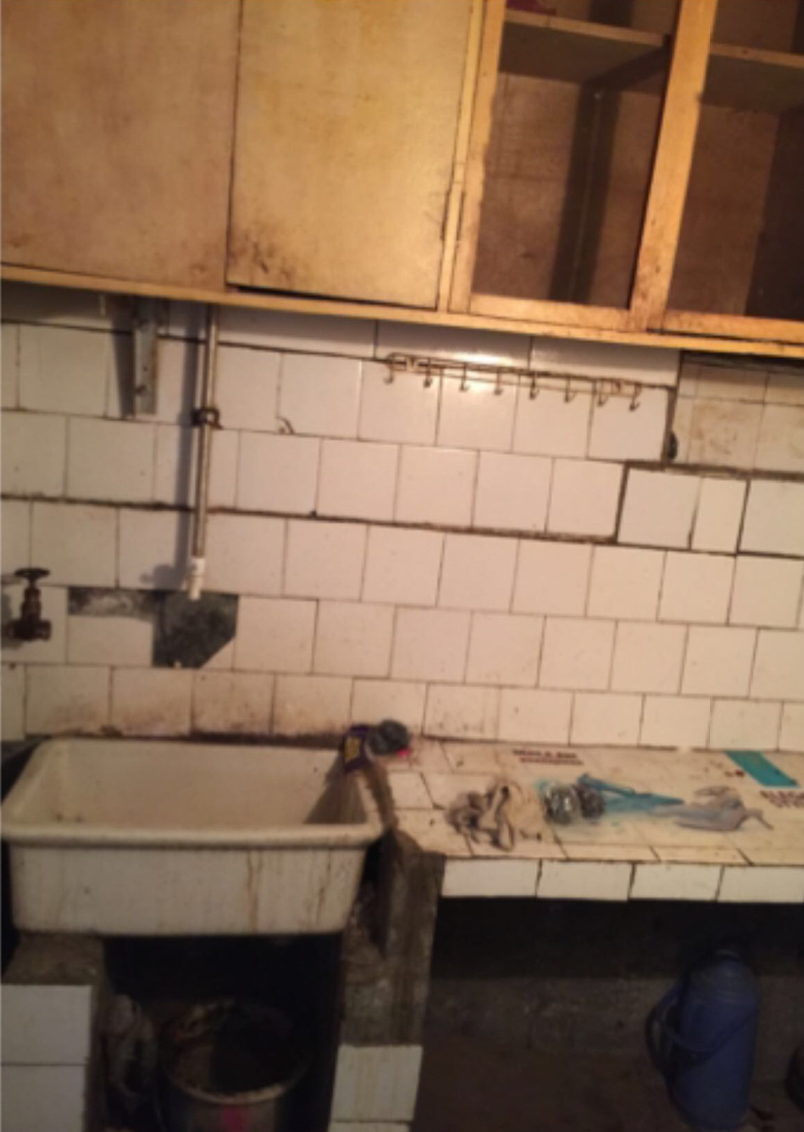 晒晒我的婚房,又脏又烂,如同百年荒宅,我估计你看了都害怕!