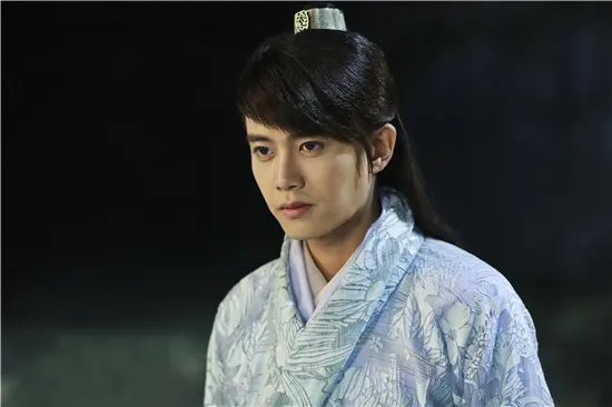 任嘉伦|网传任嘉伦新剧独眼造型且弱的掉渣,一点不弱好吧,妥妥主角模板