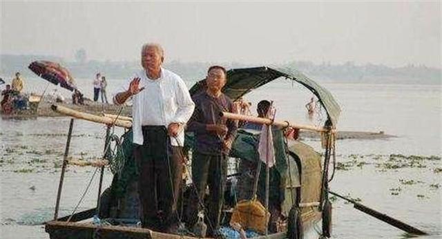 |直面死亡，找不到接班人，捞尸人：尸臭洗不掉，沾染了就是一辈子