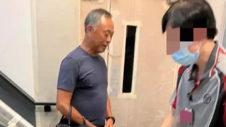 杜琪峰被曝大骂快递员！不满对方用推车送货上楼，担心撞坏其楼梯