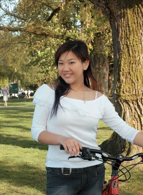 鹿晗|75岁郑少秋和郑欣宜同台,互相鼓励略显客气,一头黑发成焦点