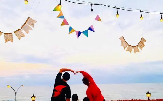 周杰伦|周杰伦娇妻“勇”拼三胎，看完昆凌曝光的近照，普通家庭真学不来