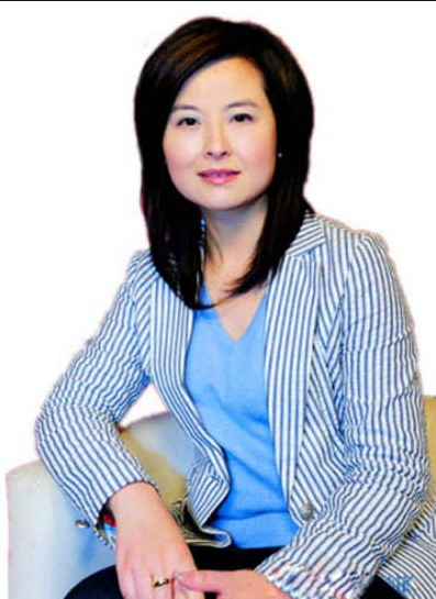 张泉灵|张泉灵被下“死亡通牒”离开央视，今47岁罕露面双鬓斑白显老态