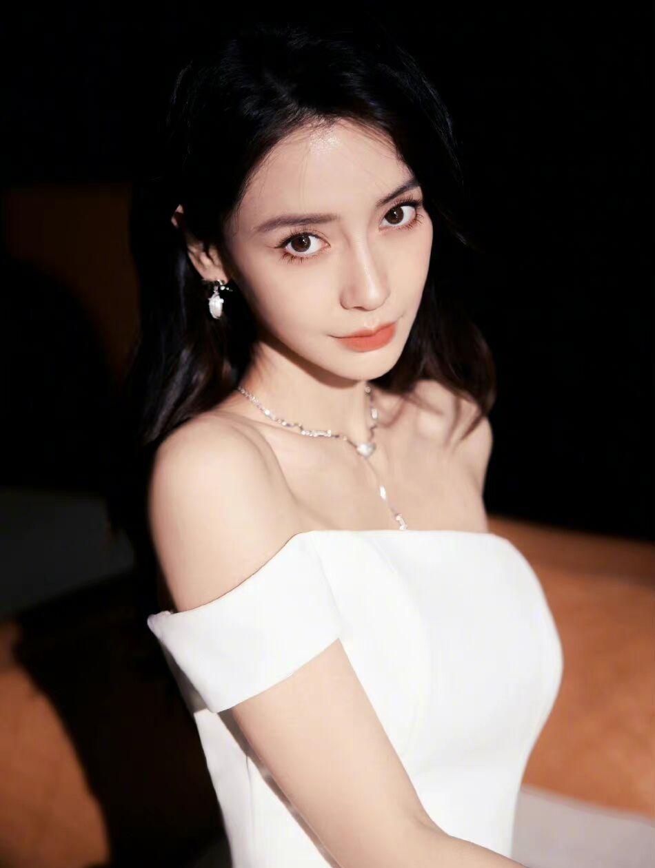 jennie|杨颖活成黄晓明高攀不起的样子!Jennie男同热吻,lisa75亿购房