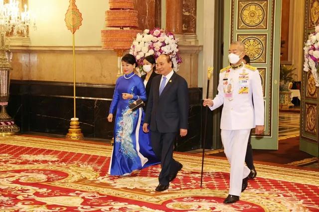 苏提达|越南第一夫人和苏提达王后同框,站C位端庄大气,气场真强