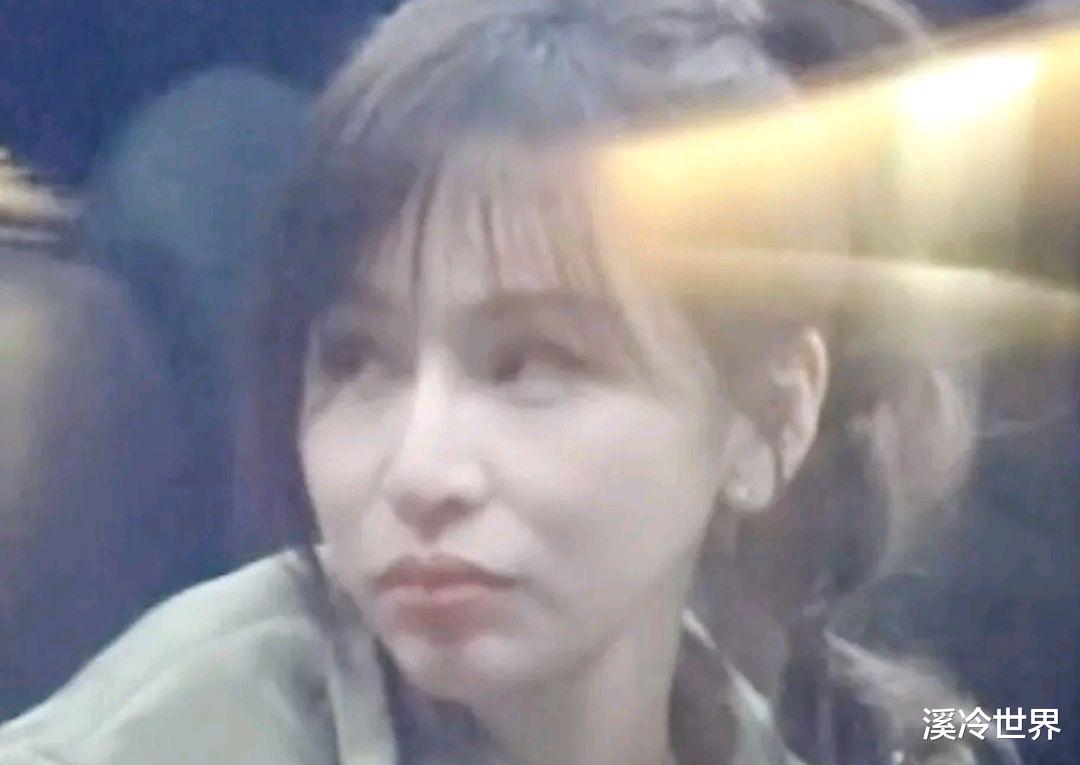 王心凌|王心凌《浪姐》路透照被曝，嘟嘴卖萌太吓人，网友：脸绝对动刀了