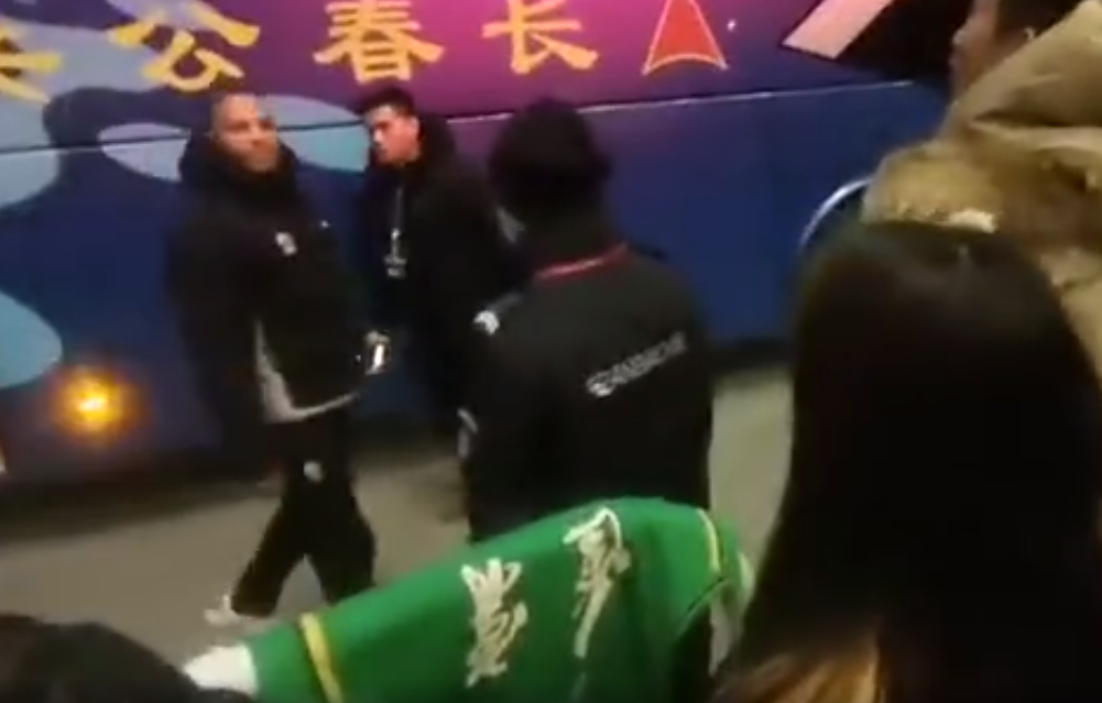 索尼·威姆斯|怒了！威姆斯连发数图回应歧视 包括穿中国队队服与遭辽宁外援打爆眼角