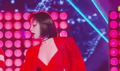 赵丽颖|摇头晃脑、五官乱飞，明明就不会演戏，就别硬尬“演技派”了