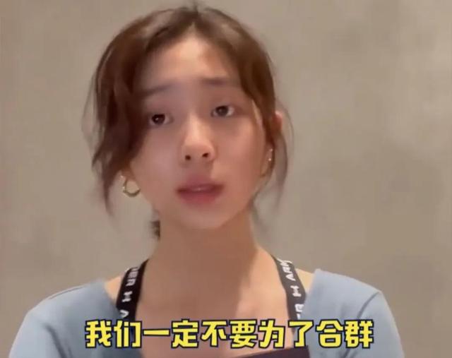 黄磊|黄磊女儿登上热搜，模样变化大，一番话让网友叹息后悔