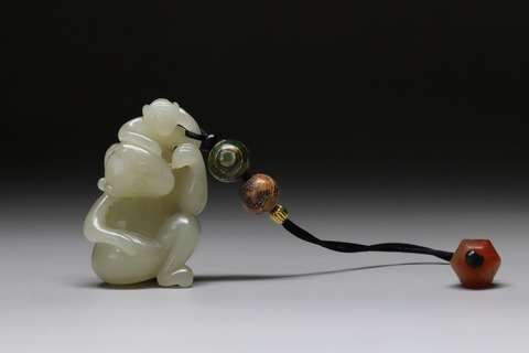 和田玉籽料|舊藏和田玉籽料“子母灵猴”.