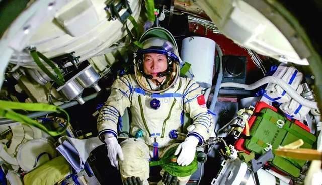 杨利伟回到地球,后遗症严重无法再飞天?辟谣!未来或将再次出征