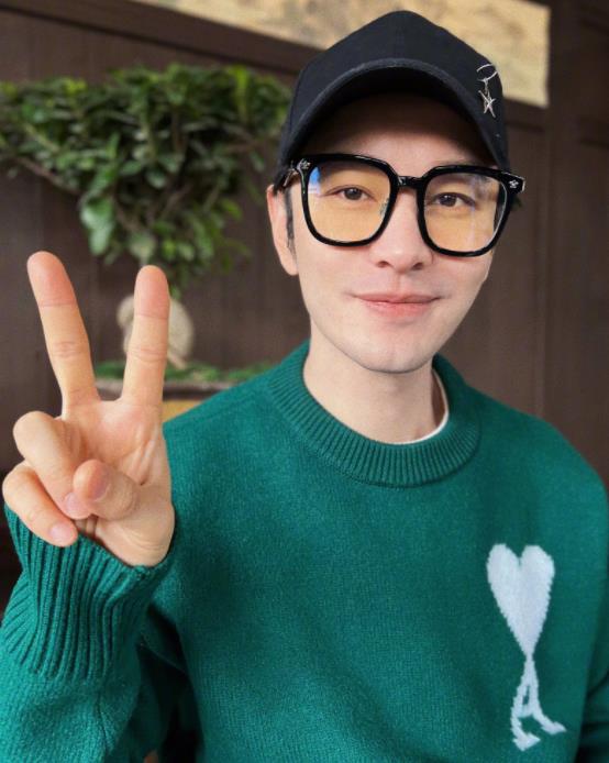 黄晓明|杨颖丢人丢到国外！隐瞒这么多年被揭穿，黄晓明离婚是对的