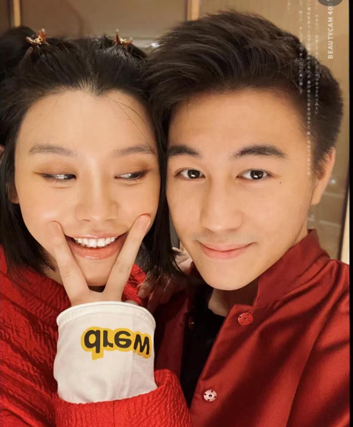 奚梦瑶|奚梦瑶携父母与婆婆聚会，双亲身材高挑气质好，女儿首曝光酷似奚梦瑶