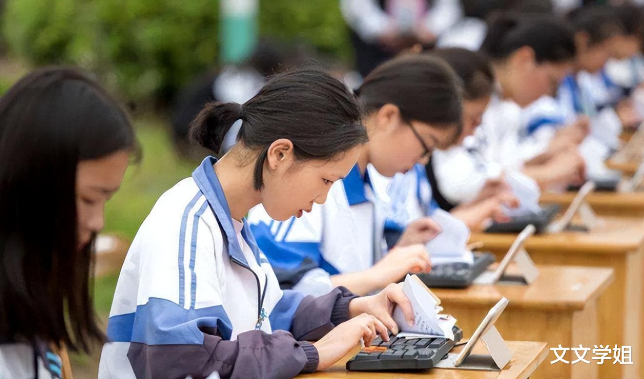 高职|高职女生晒自拍美照,引家长热议:多本分的孩子也得被她带坏了