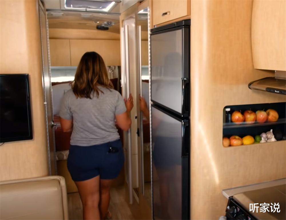 一家四口放弃一切，在17㎡拖车小家里住3年，过起居无定所的日子