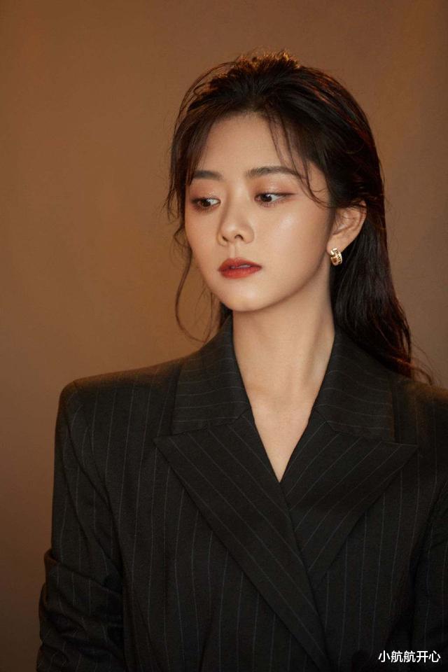 谭松韵|谭松韵胖了？与井柏然新戏路透被曝光，脸部肿胀太明显