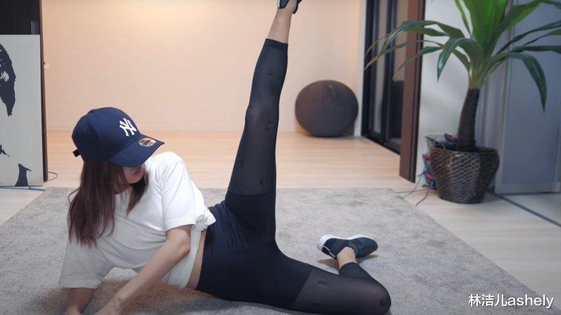 明星|女明星身材也那么卷？晒马甲线out了，现在流行像金晨这样晒腹肌