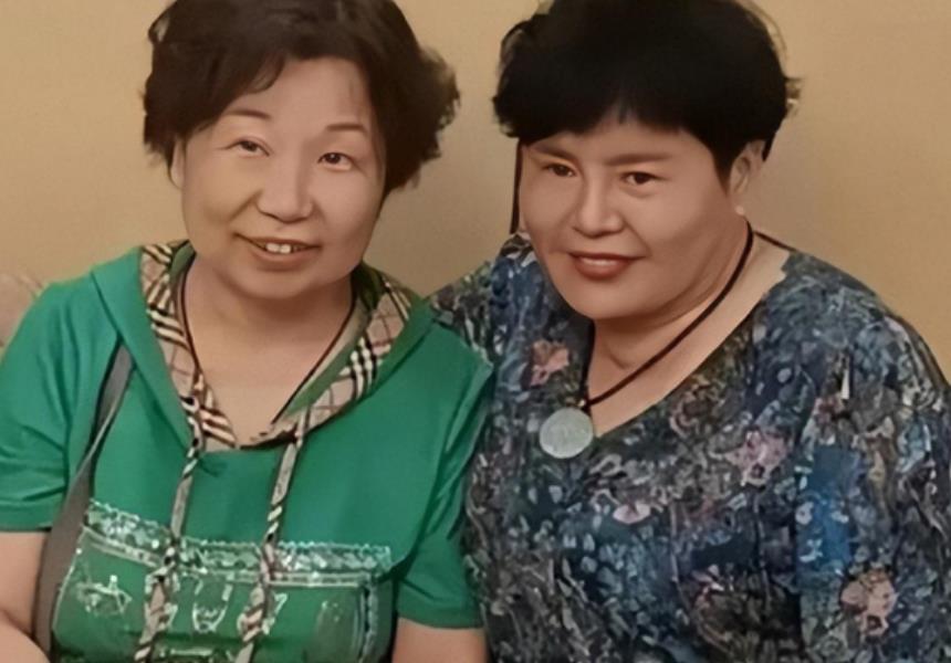 曝杜新枝到北京维权,下跪手举亲儿子姚策照片,称正义网友很失望