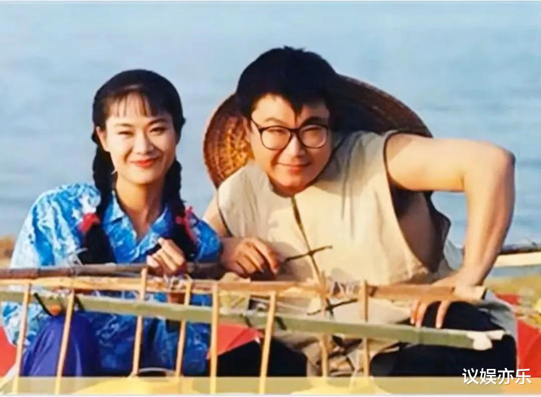 尹相杰|尹相杰携小16岁娇妻聚会，娇妻肤白貌美，曾三次示爱被于文华拒绝