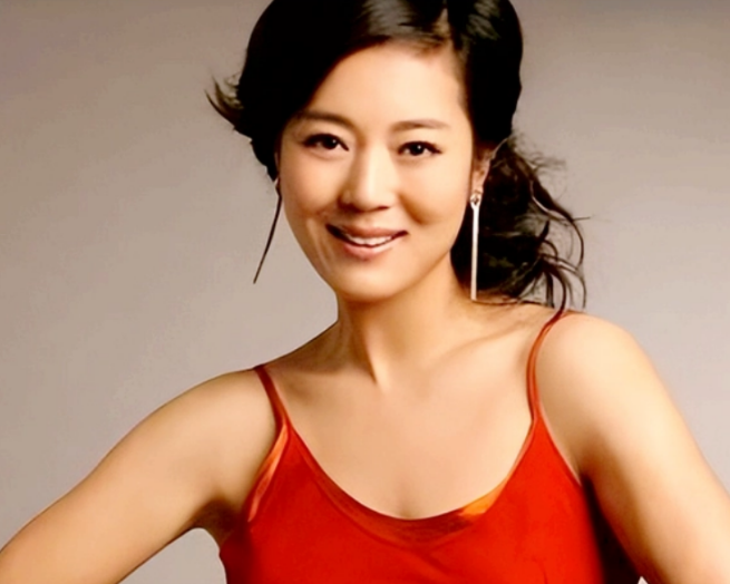 王茜华|有过两段婚姻王茜华，为现任老公高龄生子，现在事业有成很幸福