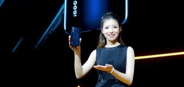 顯卡|12GB+獨(dú)立顯卡，國產(chǎn)旗艦降至1999元，vivo太香了