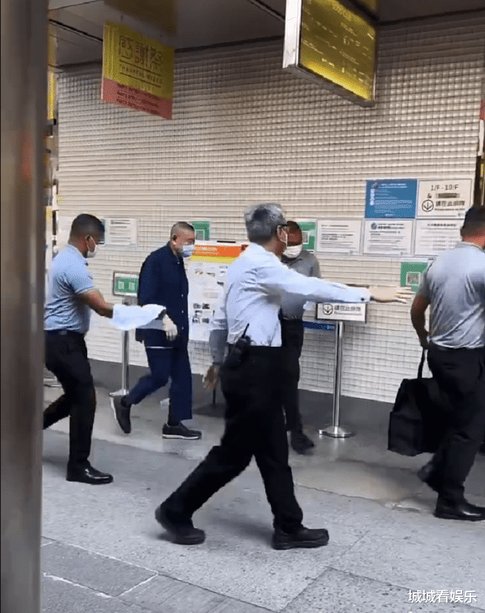 刘銮雄|71岁亿万富豪刘銮雄,出门携4名保镖洁癖严重,身材伛偻不胜当年