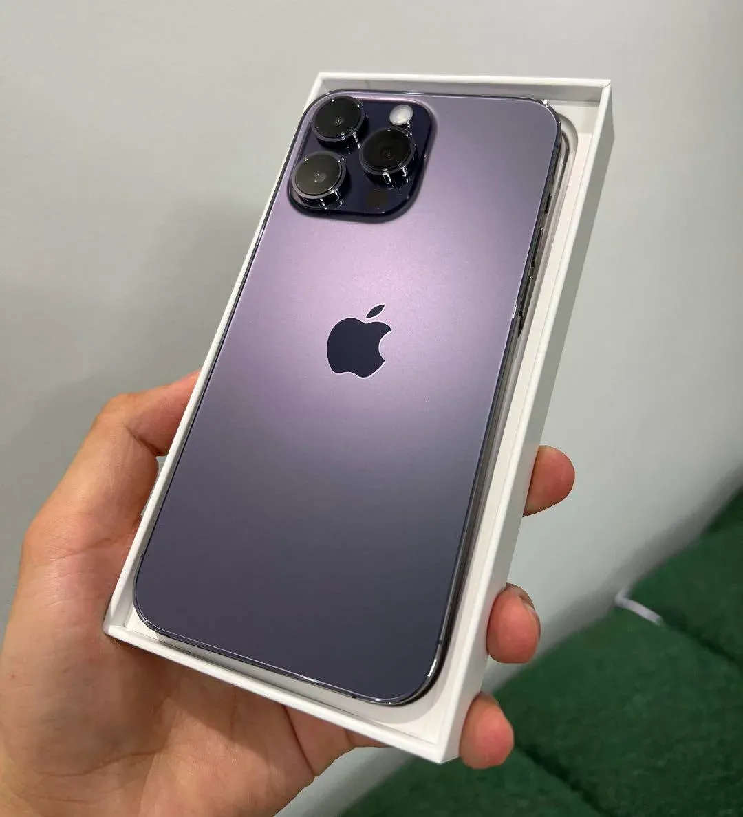 今年数码产品流行色100%是紫色了吧？iPhone，OPPO手表都是紫色