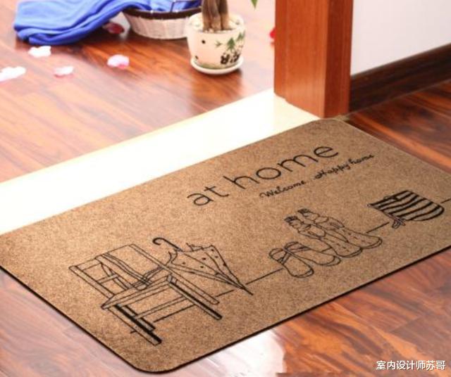 别在玄关放“门垫”了!又脏又土气,学年轻人这样做,美观又实用